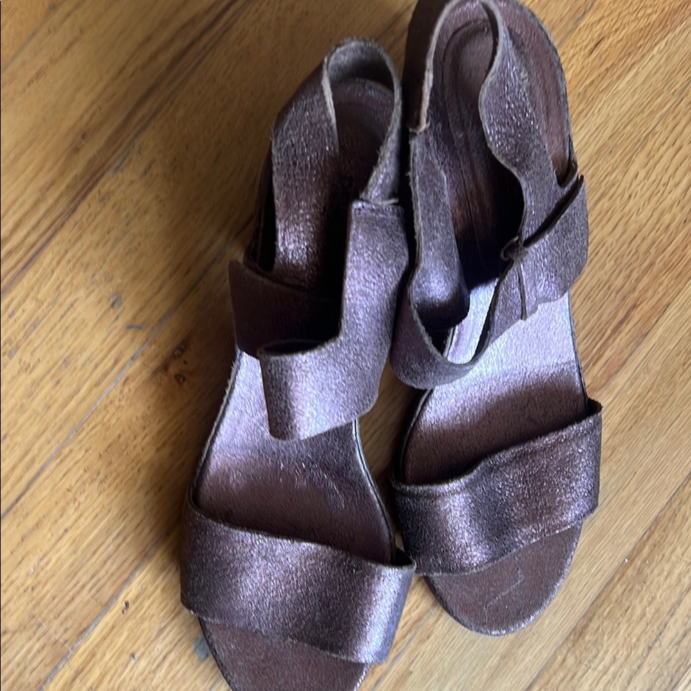 Elegant Italian copper sandals